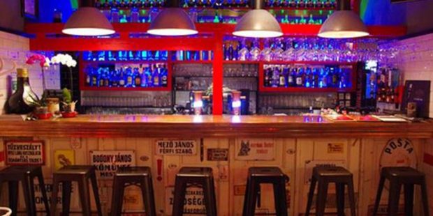 10 şişe bira içip idrarını tutunca mesanesi patladı