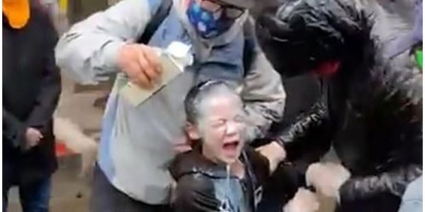 ABD polisi 7 yaşındaki çocuğun yüzüne biber gazı sıktı