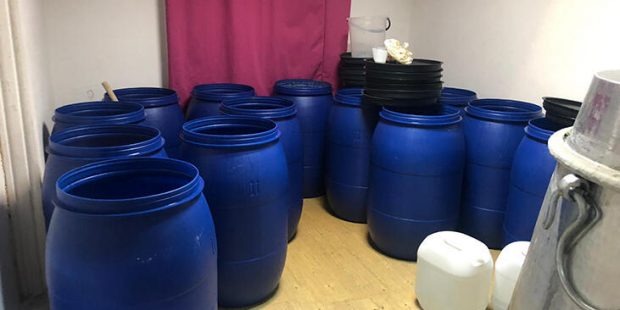Adana’da 3 bin 985 litre sahte içki ele geçirildi