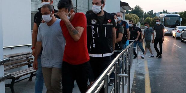 Adana’da uyuşturucu satıcısı 10 kişi tutuklandı