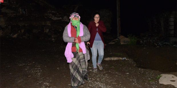 Ağır hasarlı yapılar yıkıldı