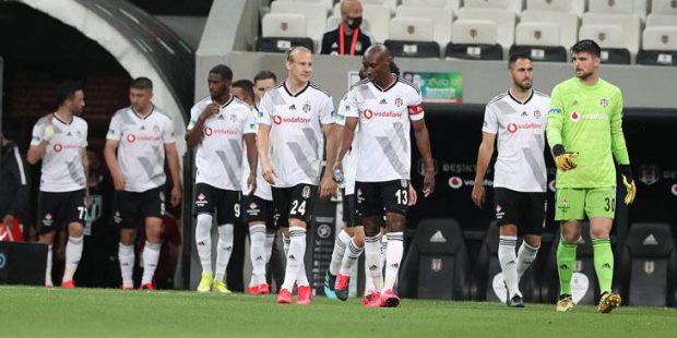 Beşiktaş'ta yolcular belli oldu! İşte o futbolcular...