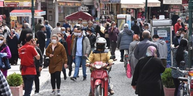 Bilim Kurulu Üyesi Ünal: Vaka sayıları düşmezse, kurallara geri dönüş olabilir