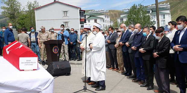 Bingöl'deki depremde şehit olan güvenlik korucusu Cengiz Pullu için tören