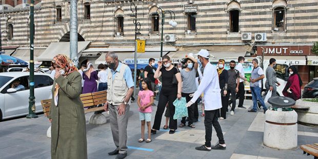 Diyarbakır'da, tıbbi malzeme firmasından ücretsiz 20 bin maske