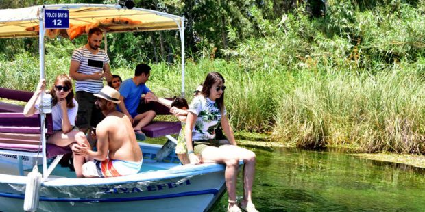 Doğal akvaryum 'Kadın Azmağı'nda tekne turu