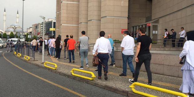 Duruşmalar başladı! Adliye girişinde uzun kuyruklar oluştu