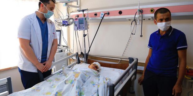 Enkazdan kurtarılan 3 yaşındaki Musa'dan güzel haber
