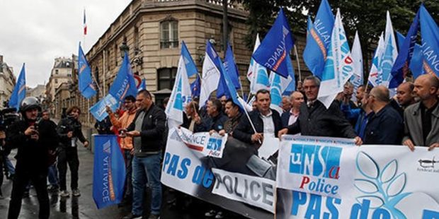 Fransa'da gözaltı sırasında boğma tekniği kullanılmayacak kararı polisi sokağa döktü