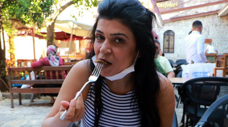 hatayin-tepsi-kebabina-yogun-ilgi-XLK6gc8B.jpg