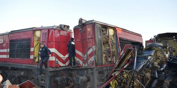 İki yük treni çarpıştı! Olay yerinden görüntüler