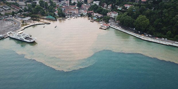İstanbul Boğazı'na çamurlu su aktı