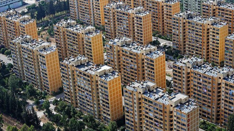 İstanbul'da 16 yaş üstü konutlarda 4,6 milyon kişi yaşıyor