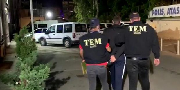 İzmir merkezli 56 ilde FETÖ operasyonu: Çok sayıda kişi gözaltında