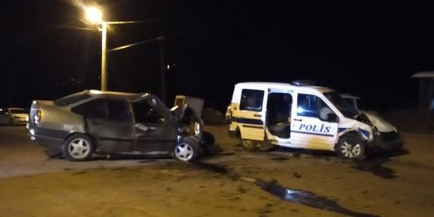 Kahramanmaraş'ta polis aracı ile otomobil çarpıştı: 2 ölü, 4 yaralı