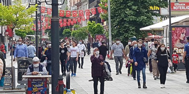 Karabük’te maskesiz sokağa çıkanlara 3 bin 180 TL ceza