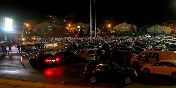 Kayseri'de açık havada araçta maç keyfi!