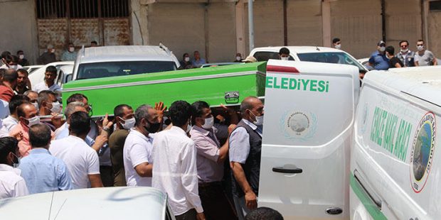 Kızılırmak'ta boğulan 3 çocuğun cenazeleri Şanlıurfa'da toprağa  verildi