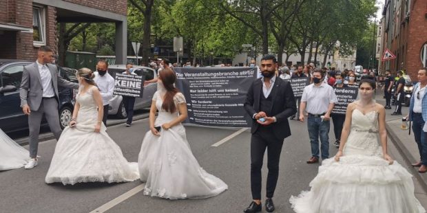 Mart ayından beri düğünler yasak: Almanya'da düğün sektörü temsilcilerinden protesto