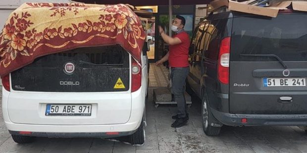 Nevşehirlilerden doluya karşı battaniyeli önlem!
