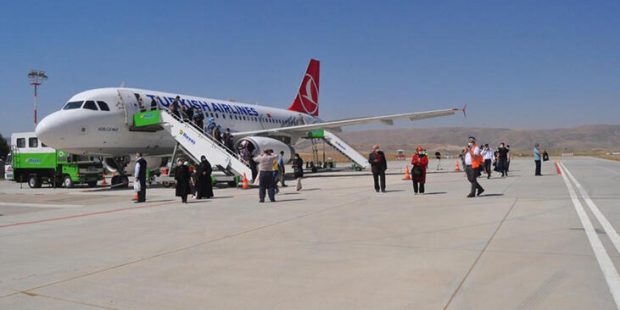 Siirt'e 85 gün sonra ilk uçak indi