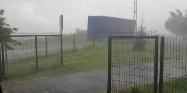 Silivri'de dolu yağışı