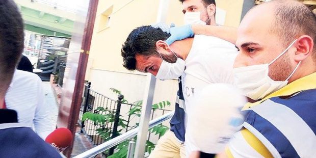 Şişeyi kırıp boğazını kesti