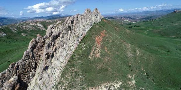 Sivas'taki 'doğal Çin Seddi'nde doğa yürüyüşü