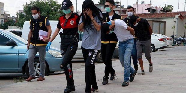 Son dakika... Adana'da çocukların cep telefonunu alıp kaçan kapkaççılar yakalandı!