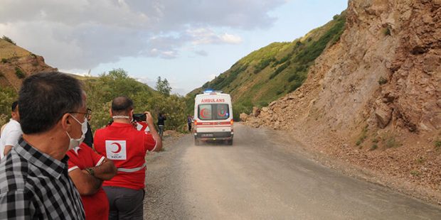 Son dakika: Bingöl-Yedisu kara yolu ulaşıma açıldı
