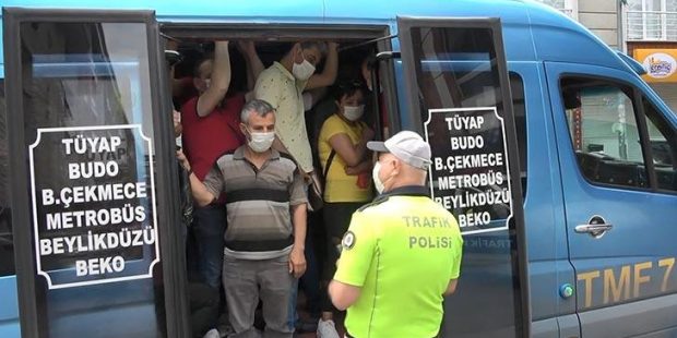 Son dakika... Esenyurt'ta minibüsten 35 yolcu çıktı! Şoföre 104 TL ceza kesildi