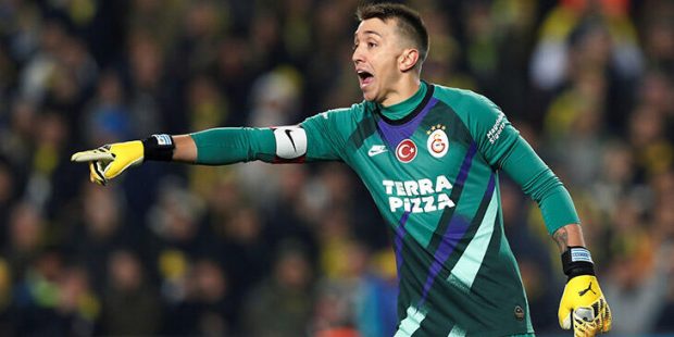 son-dakika-galatasarayda-muslera-sakatlandi-jXHnzI3F.jpg