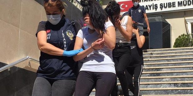 Son dakika... İstanbul'da iki evden 200 bin TL'lik hırsızlık! 1'i hamile 3 kadın...