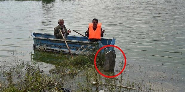 Son dakika... Su altında kalan mezarlığa sandalla gidip, dua ediyorlar!