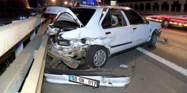 TEM'de peş peşe kazalar! 6 yaralı var