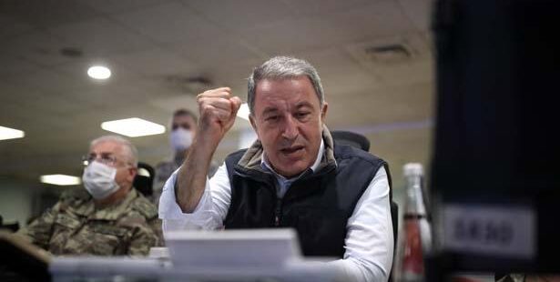 Terör örgütüne ağır darbe! Bakan Akar telsizden seslendi