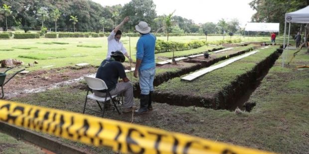 ABD'nin Panama'yı işgalinde ölen 19 kişinin mezarı, kimlik tespiti için açıldı