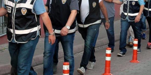 Balıkesir merkezli FETÖ operasyonunda yakalanan 25 şüpheli adliyede
