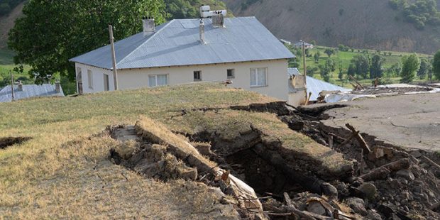 Bingöl depreminde sadece taştan yapılar yıkıldı, nedeni çürüyen kereste