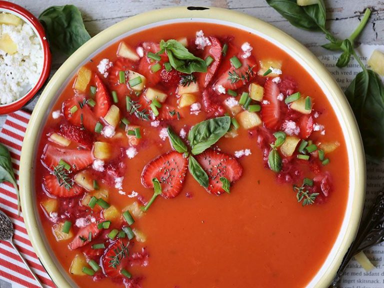 cilek-ve-domatesli-gazpacho-ikPJFcsf.jpg