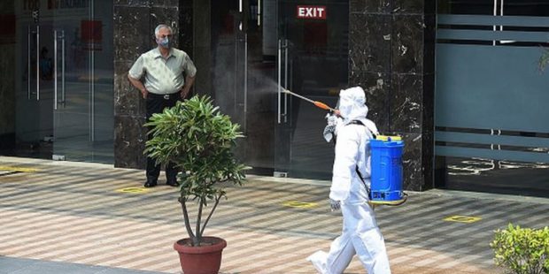 Delhi'de 25 lüks otel, koronavirüs tedavi merkezlerine dönüştürülecek