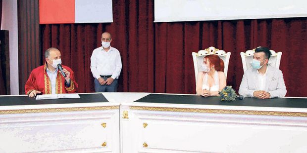 Düğün ve nikâhlara korona ayarı: Oyun, dans, halay yok