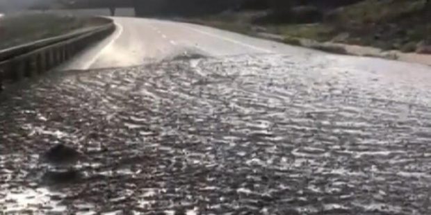 Erzincan-Sivas karayolu heyelan nedeniyle kapandı