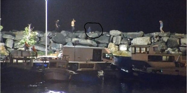 ‘Evsiz’ kılığına giren polis çeteyi çökertti!