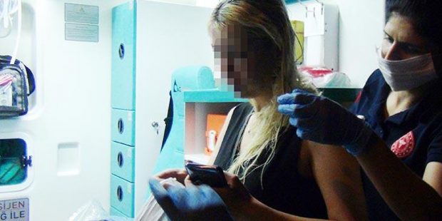 İntihara kalkışan kadını, suya atlayıp kurtardı! Bırakmam için bana direndi