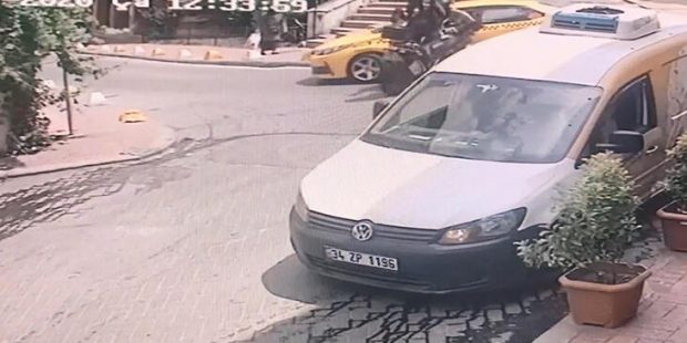 İstanbul'da şüpheli kovalayan motosikletli polisler kaza yaptı