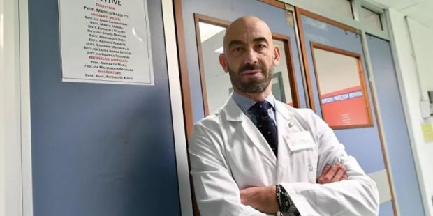 İtalyan profesör: Koronavirüs etkisini yitirerek daha az ölümcül hale geldi