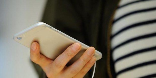 Japonya'nın Yamato şehrinde yürürken telefon kullanmak yasaklandı