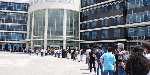 Kayseri Adliyesi'nde yoğunluk