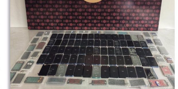 Konya’da gümrük kaçağı telefon ve kaçak içki ele geçirildi